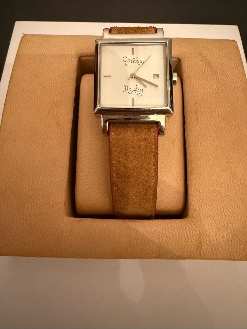 Vtg. Cynthia Rowley CR442 Silvertone & Suede Leather Band
Pre-owned